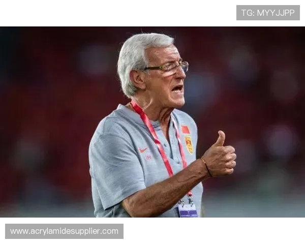 小学课文中描绘的足球明星是谁他的故事和成就让我们铭记在心