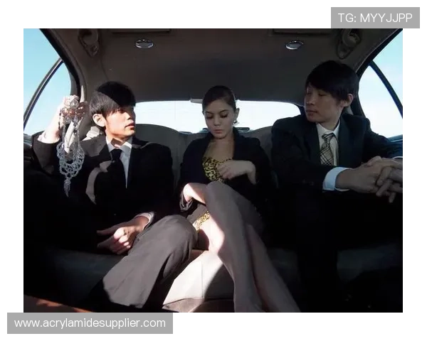 周杰伦与足球明星亲密互动共谱音乐与体育的精彩篇章