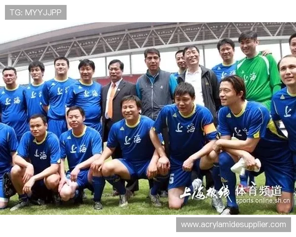 美国足球明星的妻子们美丽瞬间大集合，展现她们的风采与魅力