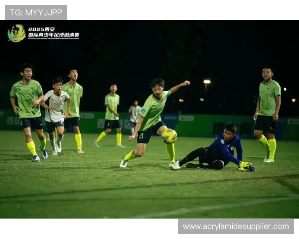 足球巨星亲自传授技巧与经验助力青少年足球梦想成真